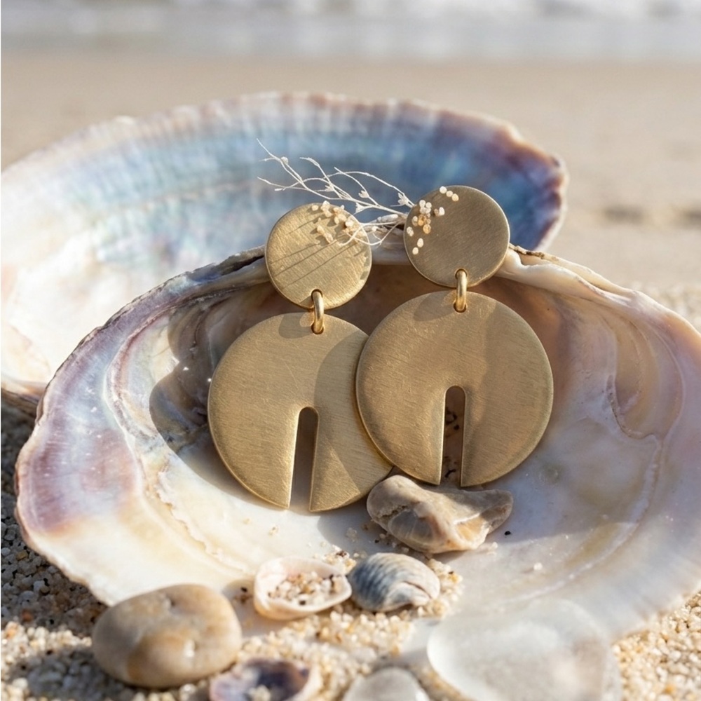 Vintage-Inspired Brushed Gold Disc Drop Earrings - Geometric Statement